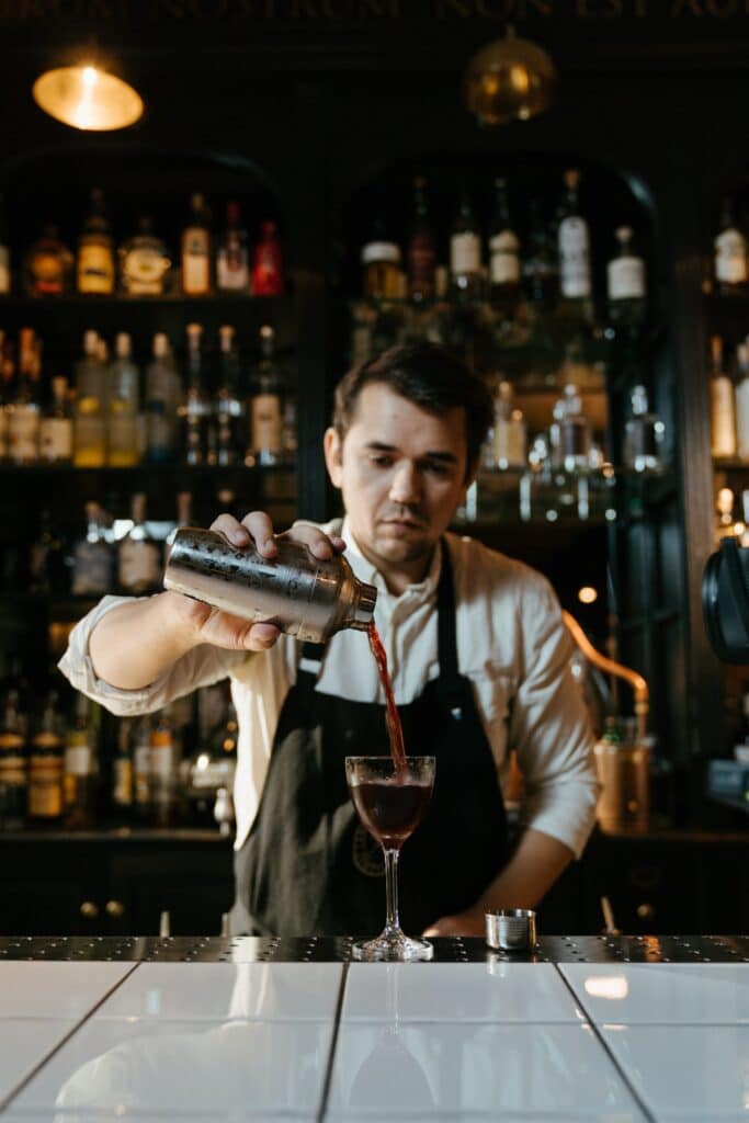 13 Rules to Train Exceptional Bartenders - Lavu